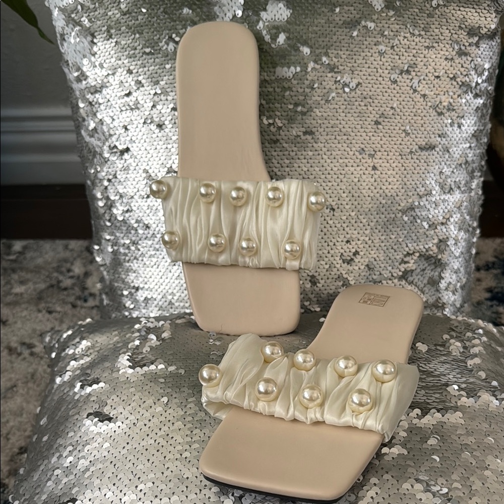 Elegant Cream Pearl-Embellished Women's Slides